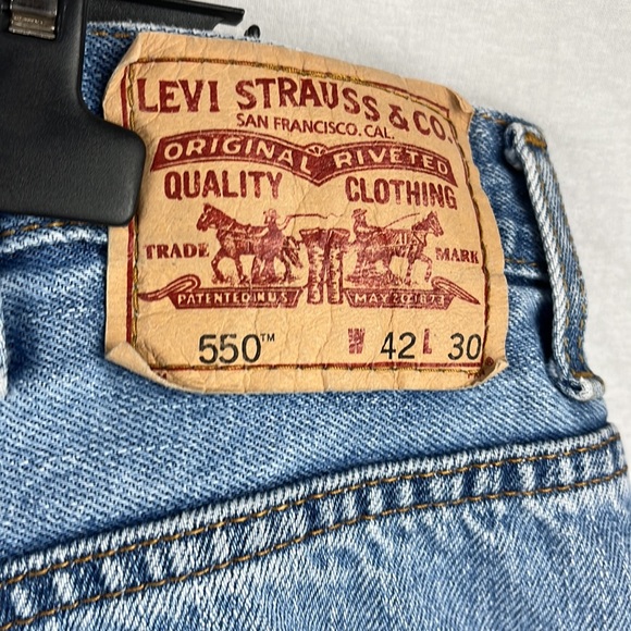 Levi’s 42x30 550 - Picture 7 of 8